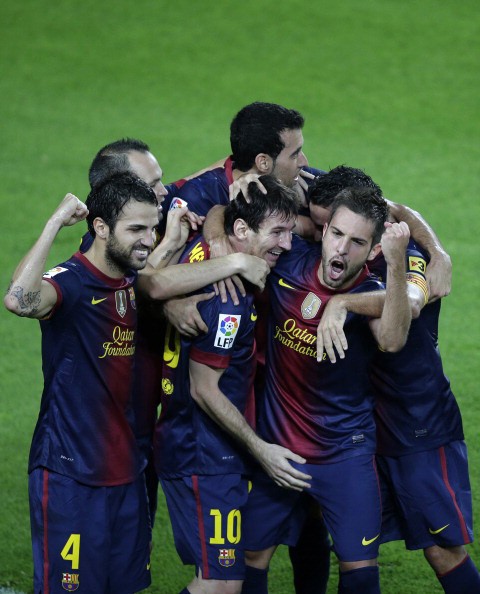 Bức ảnh do phóng viên Getty Images chộp được, trong ảnh này, Messi dường như đang “sàm sỡ” đàn em Jordi Alba.